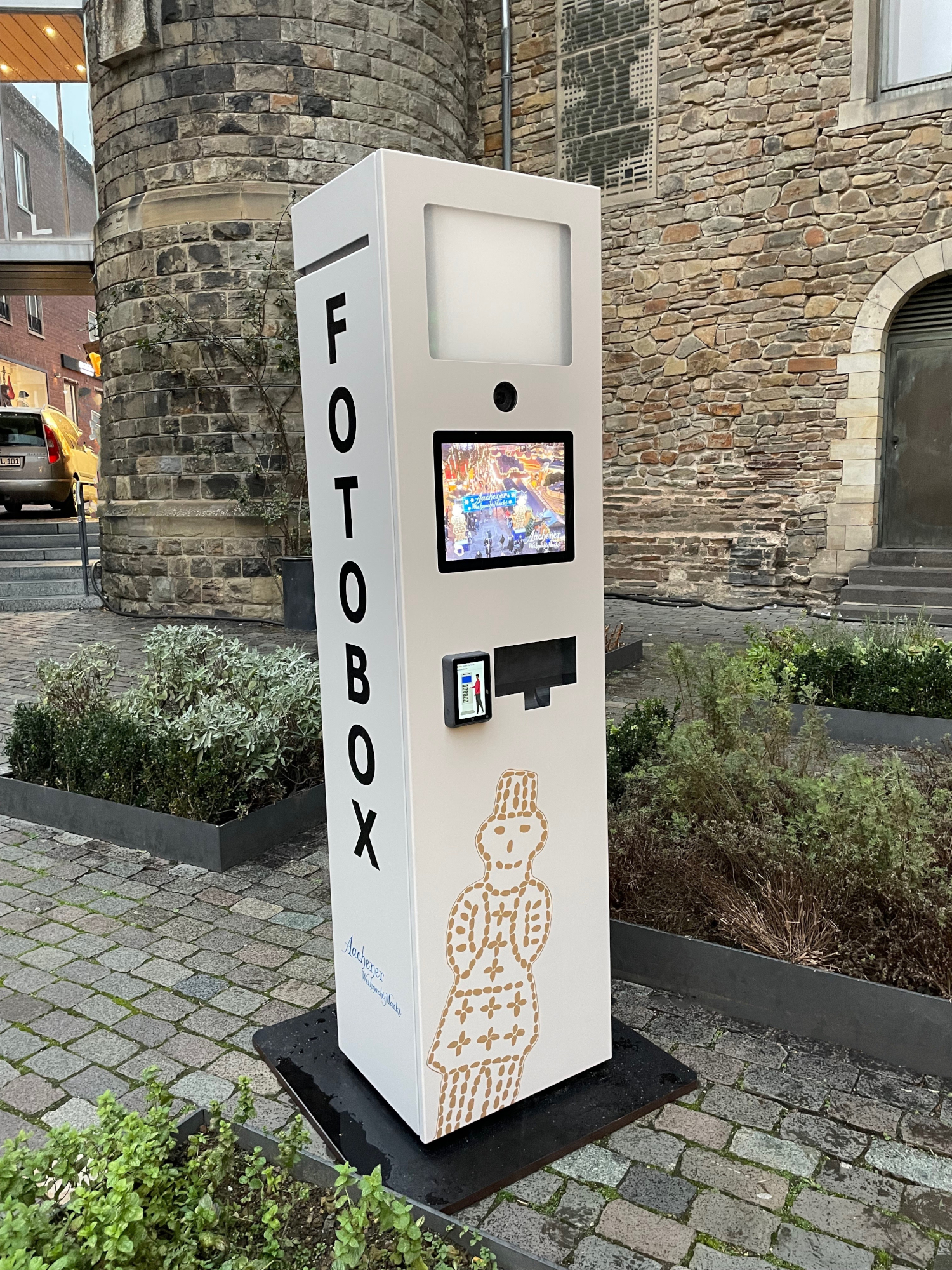 Photo Point Fotoautomat Fotobox im Außenbereich Outdoor  in Aktion auf dem Aachener Weihnachtsmarkt Attraktion Unternehmen Ausstellung im Hellen bei Tag